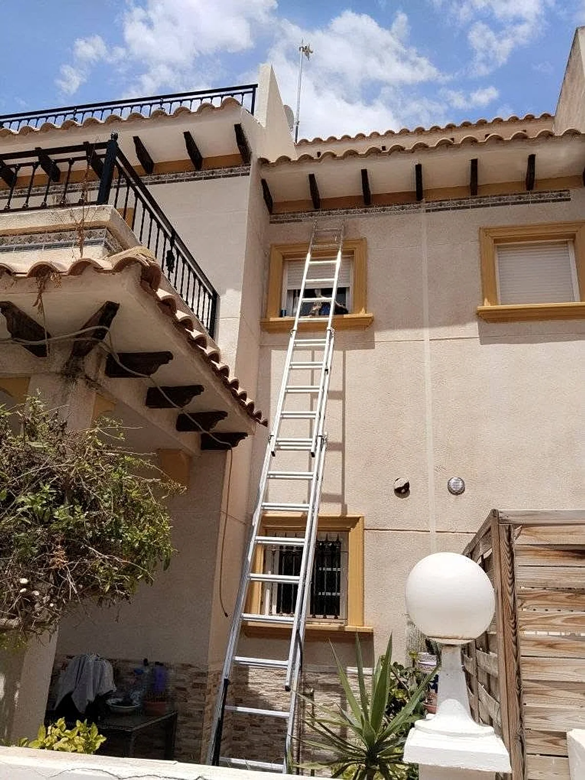 Pintura exterior en Villamartín — foto 3 de 14