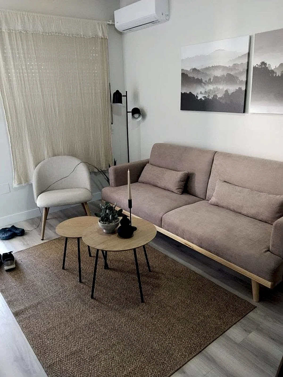 Salón terminado tras la pintura interior junto al Carrefour de Torrevieja